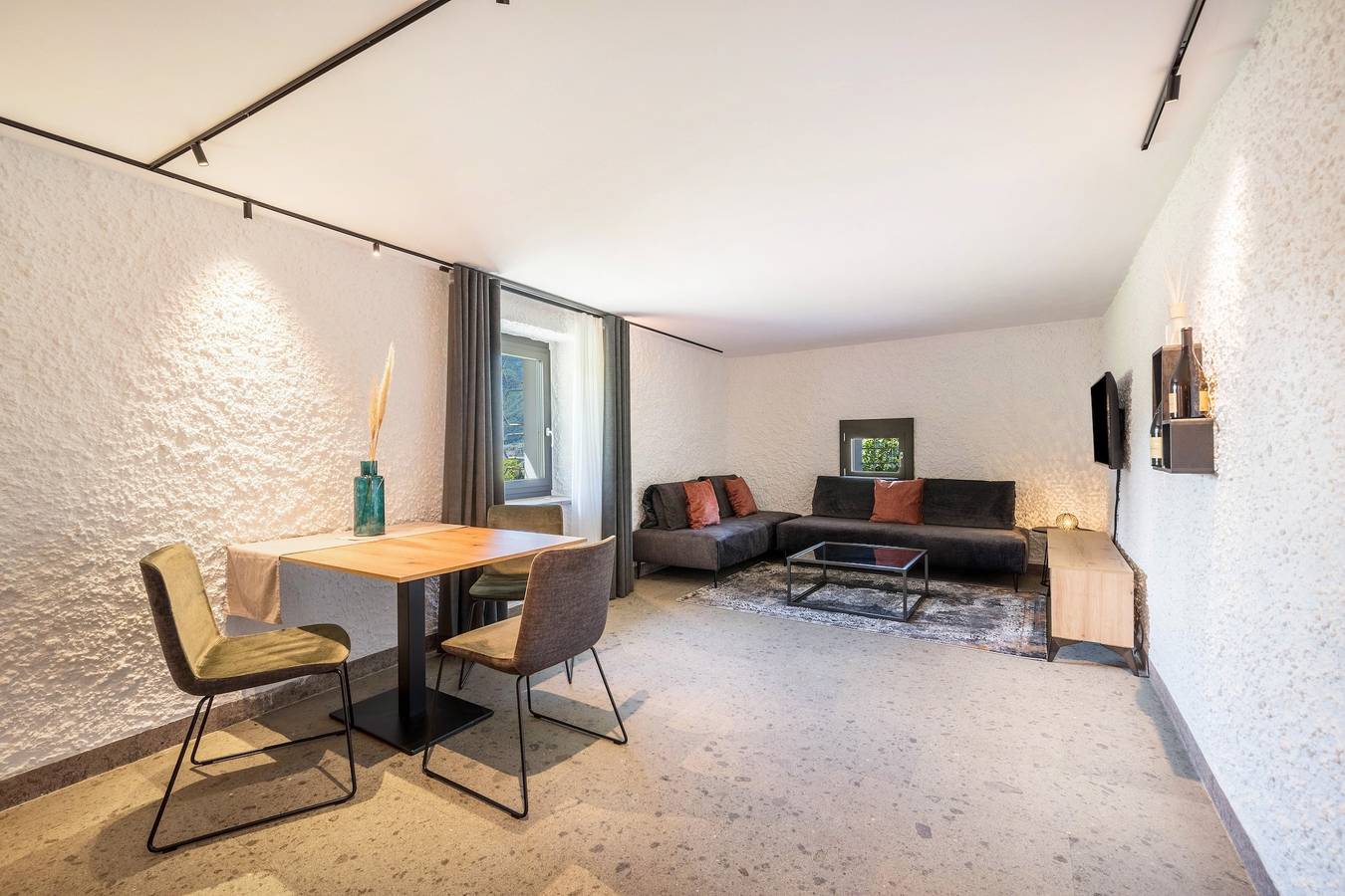 Ganze Wohnung, Ferienwohnung 'Thanhammer Nova Domus' mit Bergblick, Schwimmbad und Klimaanlage in Oberkreuth, Terlan