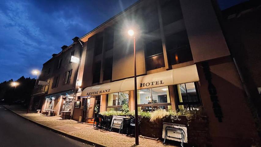 Hôtel pour 2 personnes, avec vue et terrasse, animaux acceptés à Pont-de-Salars - 2