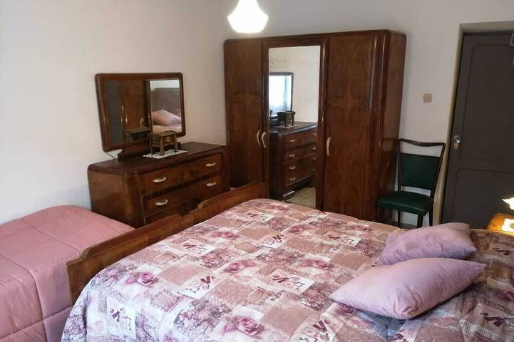 Three Bedroom House With Garden in Introdacqua, Provincia di L'Aquila
