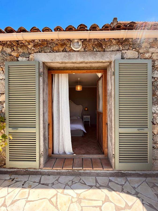 Four-Bedroom House in Nessa, Région de Calvi