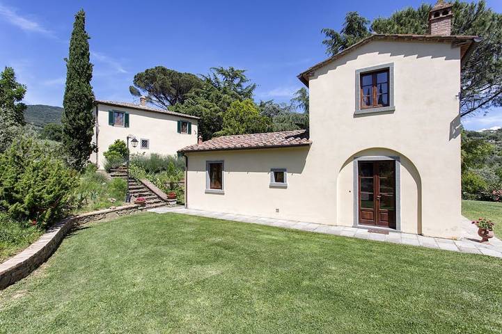 Villa indipendente con A/C, WIFI, piscina privata, TV, patio, vista panoramica, vicino Cortona in Cegliolo, Cortona