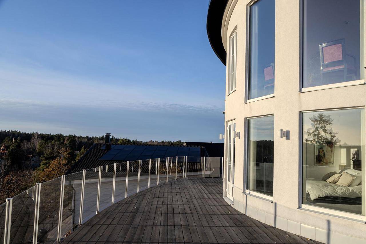 Villa with Private Pool in Nacka, Svenska Östersjön