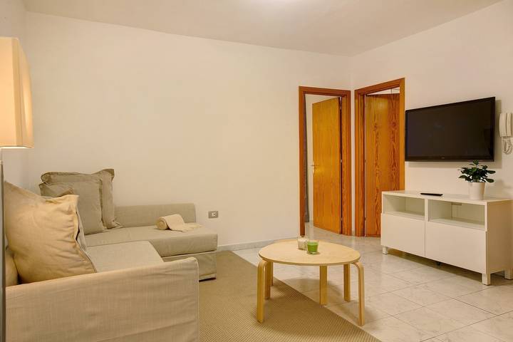Apartamento entero, Apartamento "Little Gem" en una ubicación central con Wi-Fi in Cruce de Arinaga, Agüimes
