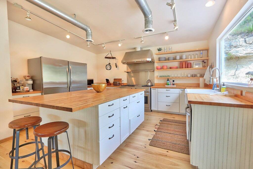 Restful Retreat- Stylish 4 Bedroom Oasis in Hays County