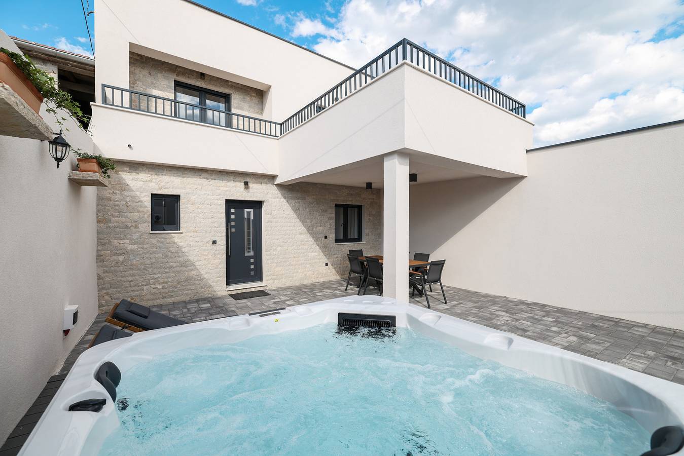 Villa Ruzarija with jacuzzi in Sukošan, Zadarska županija
