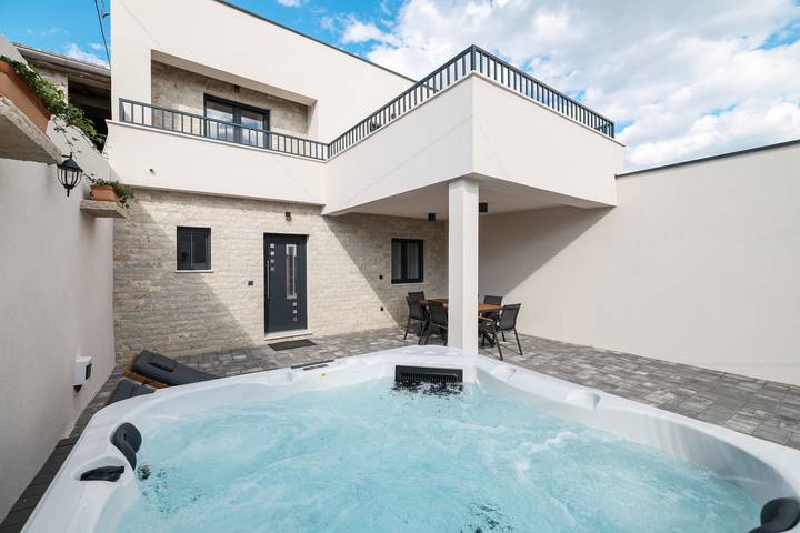 Ferienhaus für 6 Personen, mit Balkon in Sukosan