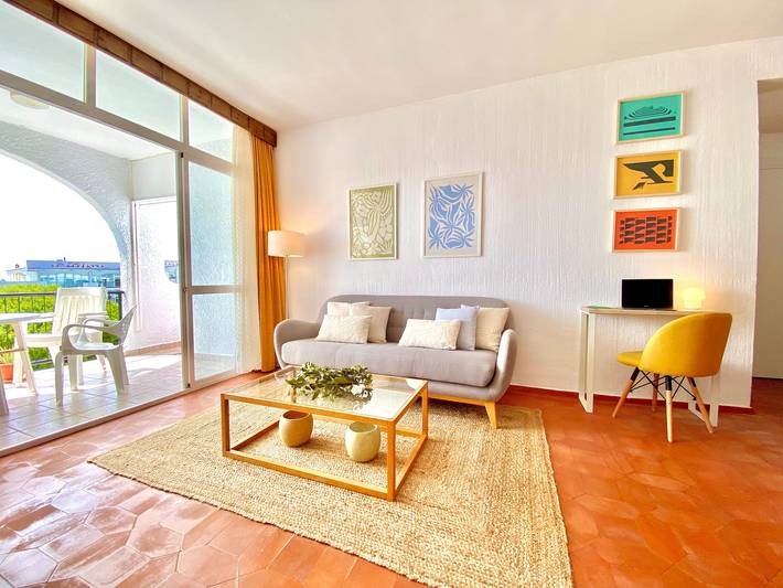 Ganze Wohnung, Apartment 'Sea Views Nice Sunset Sun' mit Meerblick, Gemeinschaftspool und Wlan in Playa Carabeíllo, Nerja