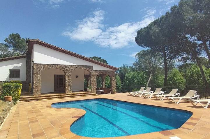 Gîte pour 18 personnes, avec Balcon et Jardin dans San Celoni