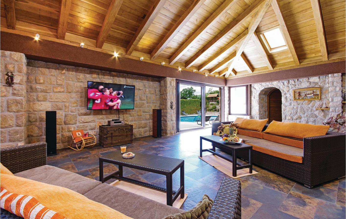 Holiday home for 12 people with pool in Cista Velika, Dalmatian Zagora