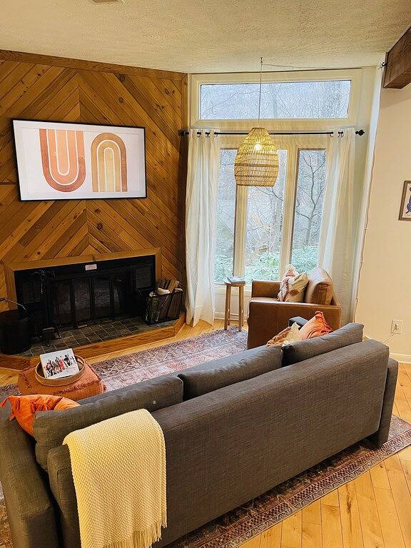 Ganze Wohnung, Gemütliche Wohnung im Herzen von Wintergreen! Haustierfreundlich. in Wintergreen, Nelson County