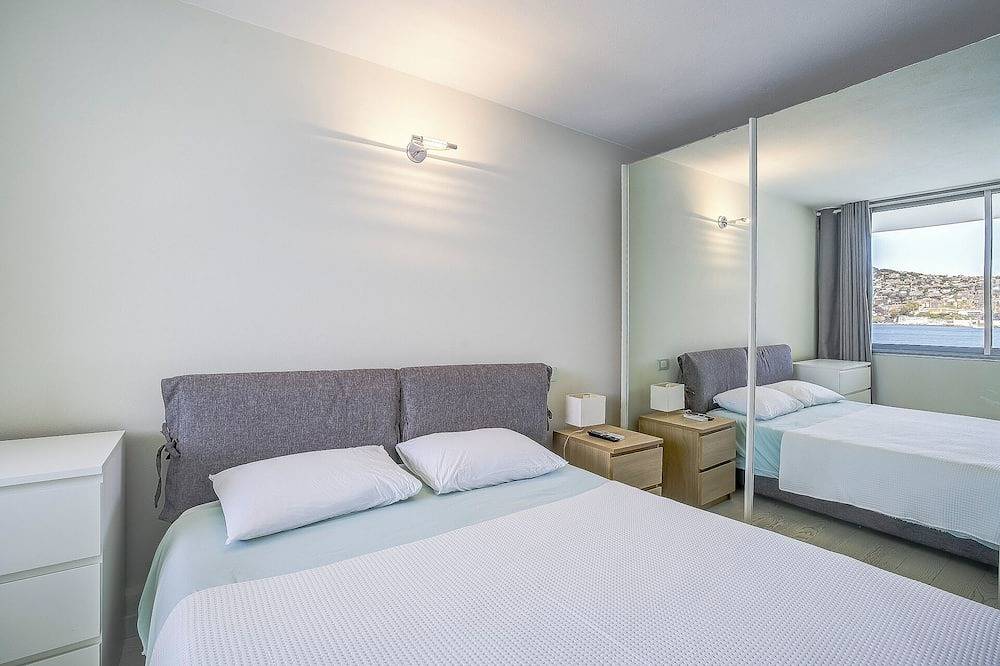 Entire apartment, Le Lido, Spectacular Beachfront Cap Ferrat in Saint-Jean-Cap-Ferrat, Nice region