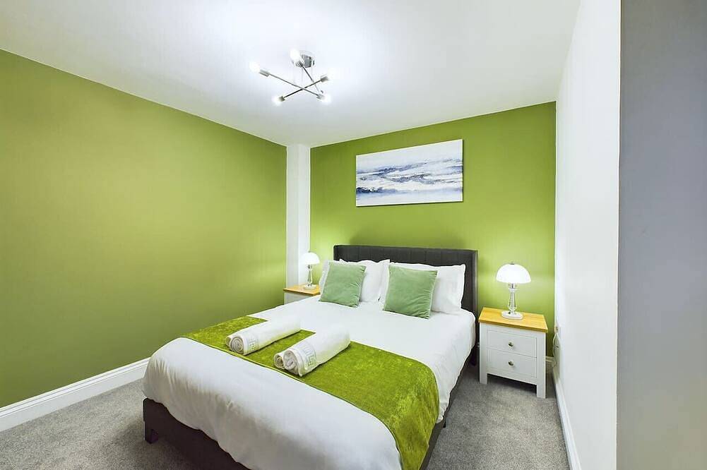 Modern Beach House | Sleeps 6 | 2 Minutes to Beach in Newquay, Cornwall