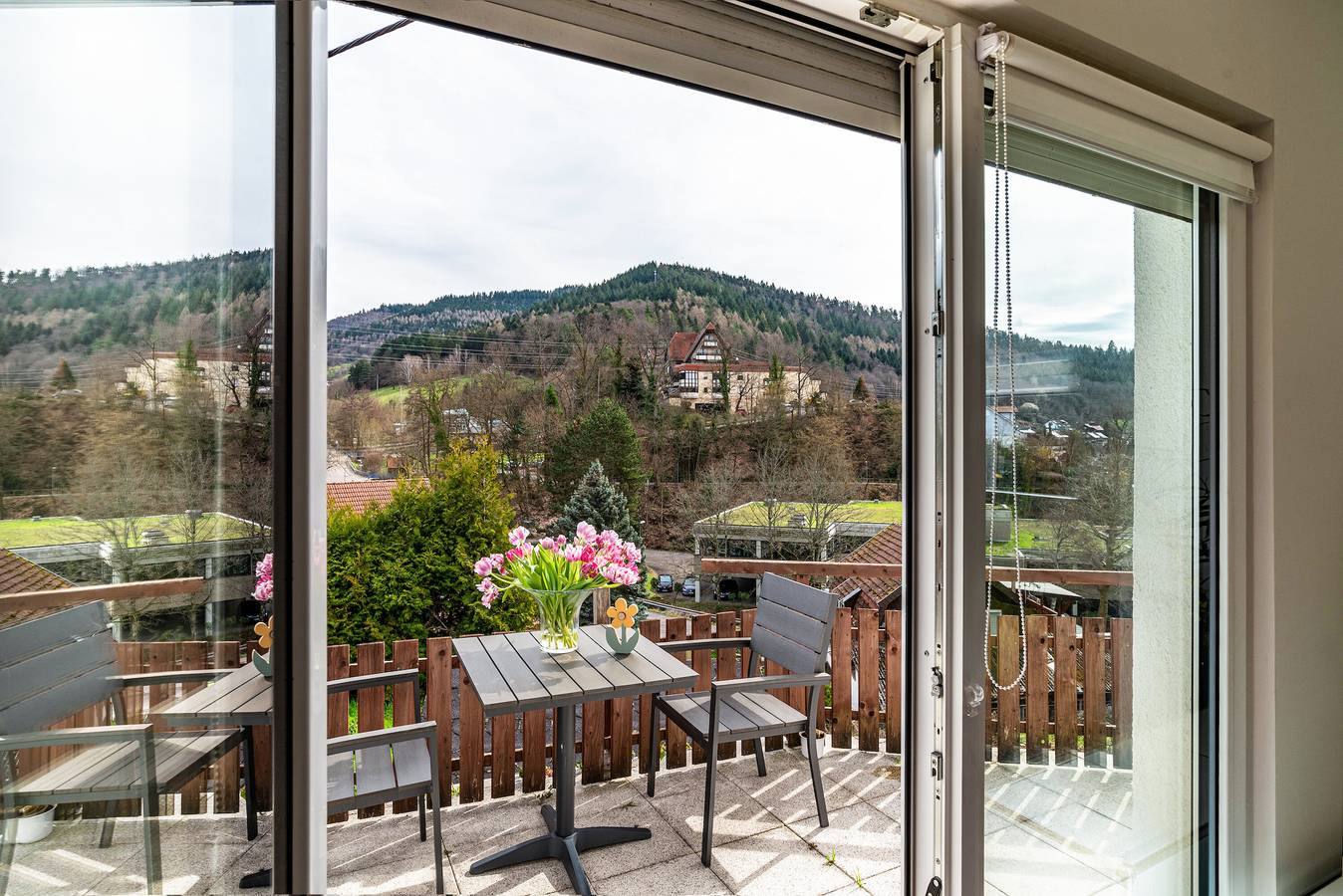 Ganze Wohnung, Ferienwohnung 'Vogtshaus' mit Bergblick, Gemeinschaftsterrasse für bis zu 6 Personen in Gernsbach, Nordschwarzwald