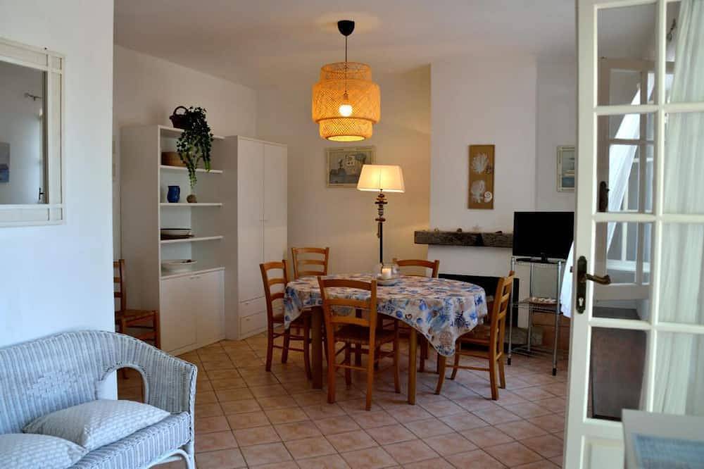 Hel lejlighed, Spacious and bright apartment within walking distance of the beach in Lido di Capoliveri, Elba