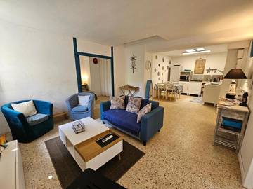 Gîte pour 4 personnes, avec terrasse à Landeronde