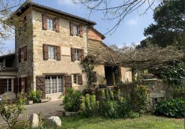 Gîte pour 12 personnes, avec vue et jardin dans Sistels