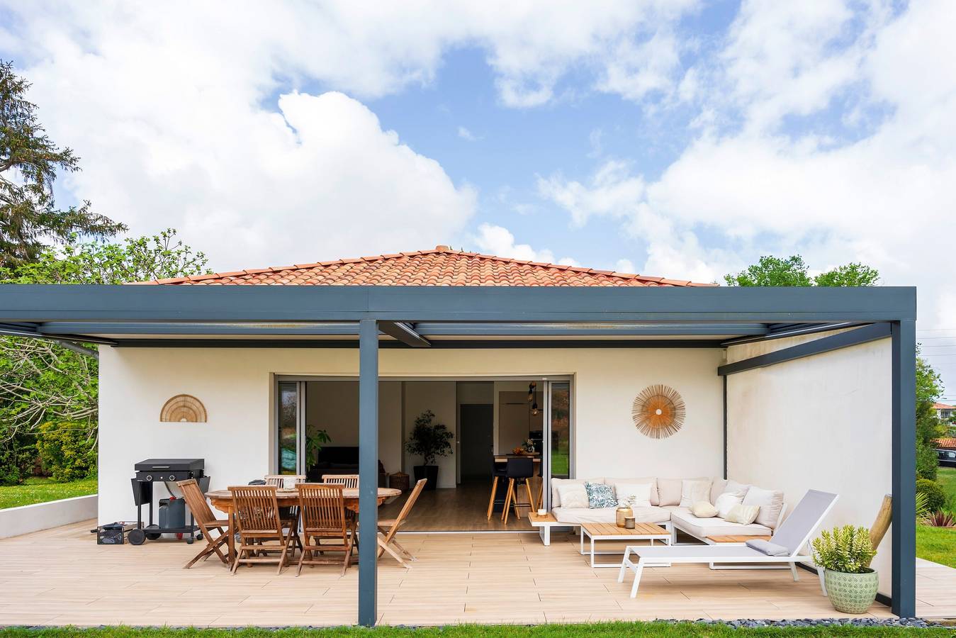 Holiday Home 'Villa Iguski' with Private Terrace, Wi-Fi and Air Conditioning in Saint-Pierre-d'Irube, Bayonne region