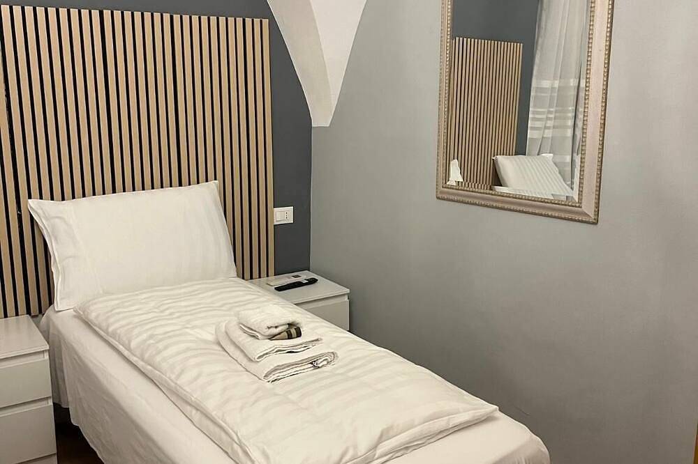 Business room & private bathroom in Lavis, Fleimstaler Alpen