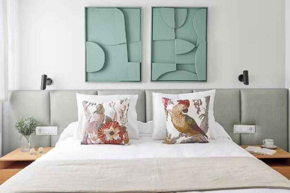 Entire apartment, Stylish 4-Bedroom Apartment in the Heart of Madrid Near Plaza Mayor in Centro (Madrid), Madrid