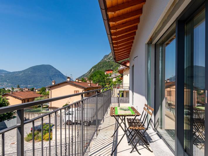 Vakantieappartement voor 5 personen, with uitzicht op het meer and balkon as well as tuin in Gemeente Porlezza