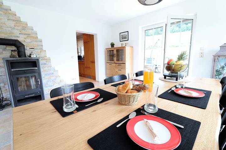 Ferienhaus für 6 Personen, mit Terrasse und Garten sowie Ausblick in die Mittelgebirge - 3