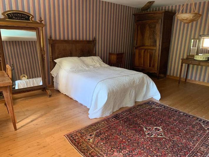 Chambre d’hôte pour 3 personnes, avec piscine ainsi que jardin et vue