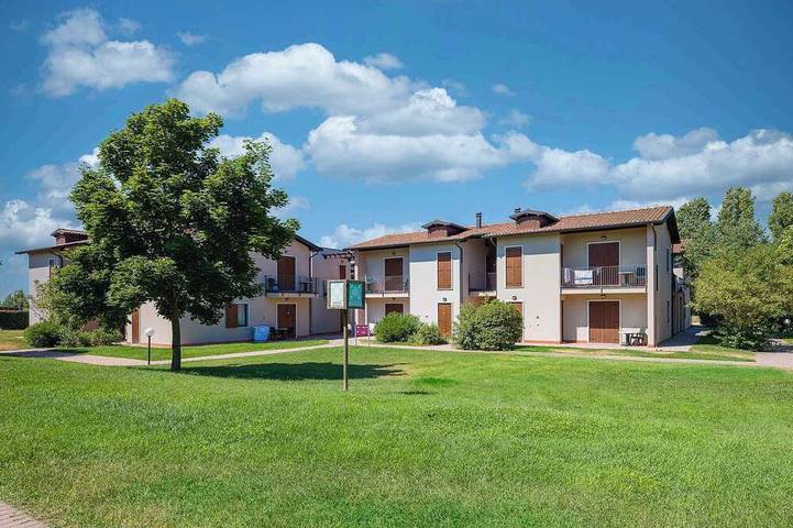 Ganze Wohnung, Studio mit Außenpool und Animation in toller Residenz in Castelnuovo del Garda, Gardasee-Berge