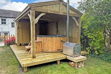 Log Cabin for 6 People in Pooley Bridge, Cumbria, Photo 1