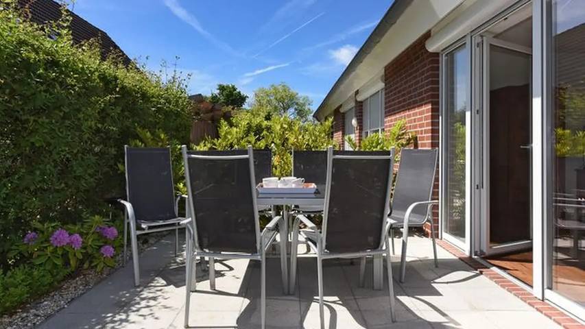 Ferienhaus für 8 Personen, mit Terrasse und Garten in Bensersiel