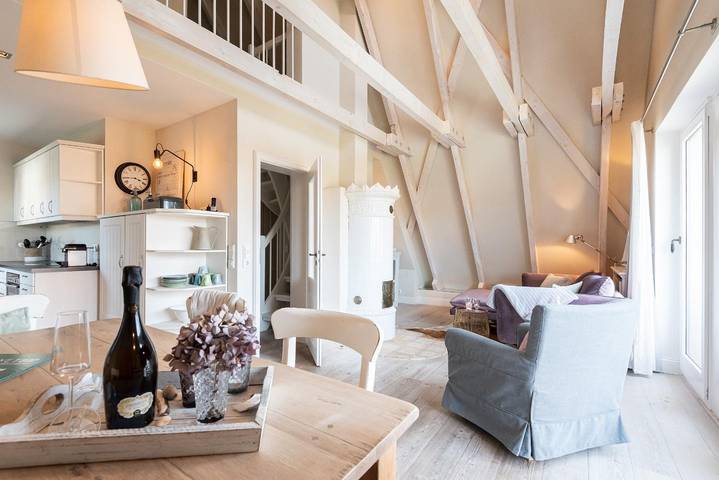 Ganze Wohnung, Traumhafte 3-Zimmer Ferienwohnung mit ca. 85 m², für bis zu 4 Personen. in Wenningstedt, Sylt