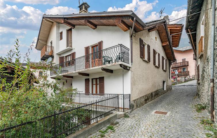 Appartamento intero, Appartamento con vista sulle montagne con WiFi e cucina in Brusson, Commune de Brusson