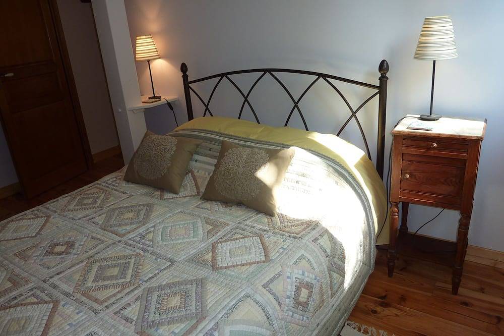 Beautiful 2 bedroom cottage 5 minutes from the River Charente in Crazannes, Région de Saintes