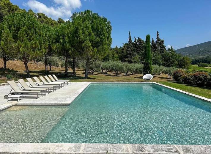 Location de vacances pour 20 personnes, avec Terrasse et Jardin ainsi que Piscine et Vue à Ménerbes