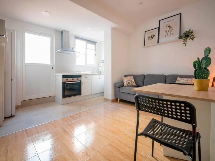 Apartamento vacacional entero, Retiro junto a la playa con WiFi y aire acondicionado - 600m a Platja de Miracle in Tarragona, Costa Dorada