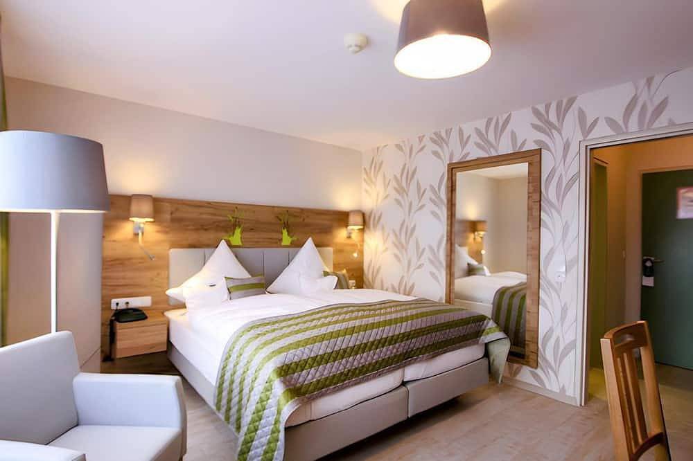 Ganze Wohnung, Doppelzimmer Buchfink (21-25 m²) - Hotel Schneider am Maar in Schalkenmehren, Vulkaneifel