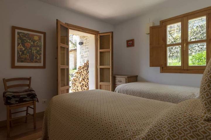 House in mountain location with amazing views. in Berodia, Cabrales