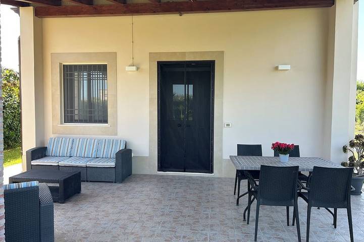 Frei stehende Villa mit Pool, nur wenige Schritte vom Meer von Avola und Lido di Noto. in Cicirata, Avola
