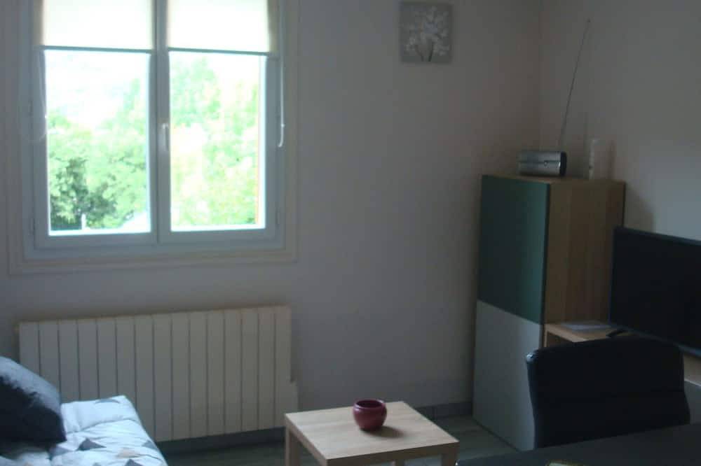 Appartement entier, Studio Au Coeur Du Pays Vert in Vic-sur-Cère, Région d'Aurillac