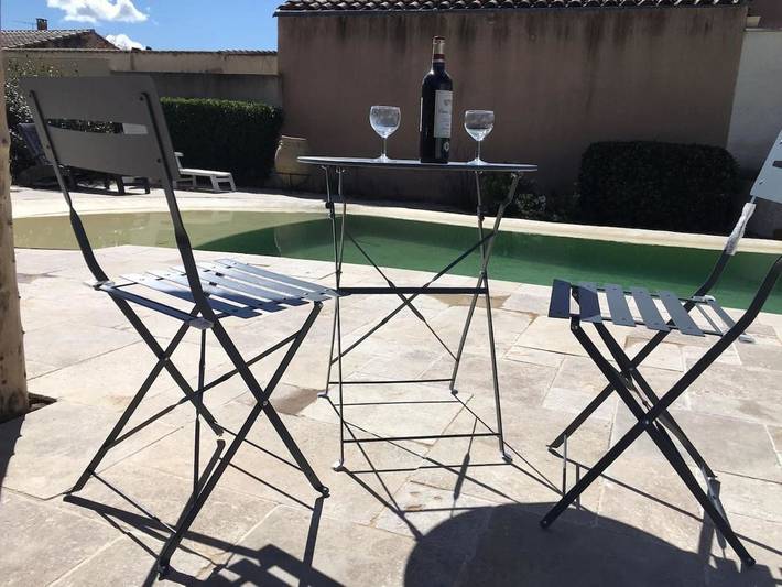 Location de vacances pour 4 personnes, avec jardin ainsi que vue et piscine à Fontvieille - 4