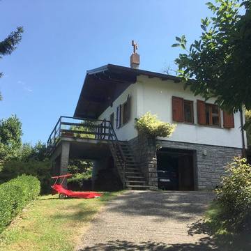 Maison de campagne pour 4 personnes, avec jardin et vue, animaux acceptés à Arola