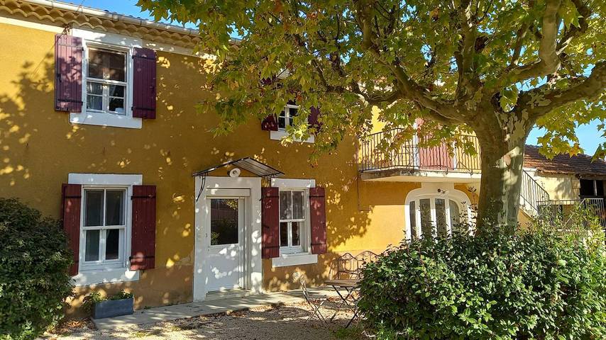 Cottage pour 2 personnes, avec piscine et balcon à Rochegude