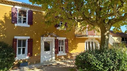 Chambre d’hôte pour 2 personnes, avec balcon et piscine à Rochegude
