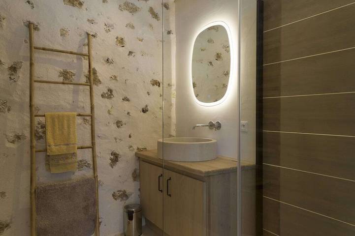 Gîte pour 6 personnes, avec piscine ainsi que jacuzzi et jardin à Bonnes - 4