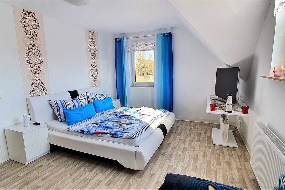 Ganze Wohnung, Exklusive 4-Sterne -2-Raum-Fewo im 1. Og ist eine von 3 Ferienwohnungen im Haus in Neppermin, Benz