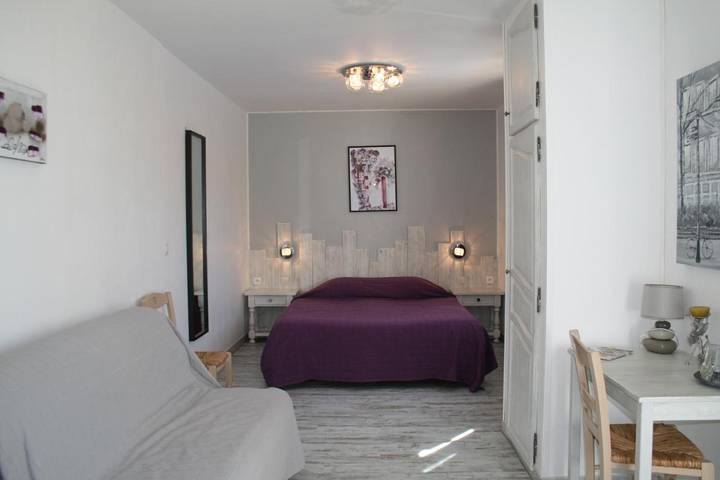 Location de vacances pour 2 personnes, avec terrasse et vue ainsi que piscine et jardin à Saturargues - 2