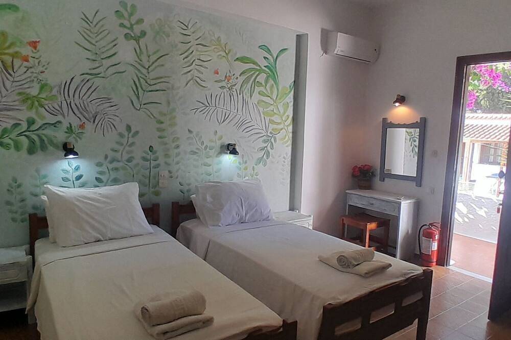 Apartamento entero, Charming studio in lovely Skiathos with Wifi, Ac 400 m from Trulos beach in Achladias, Islas Espóradas