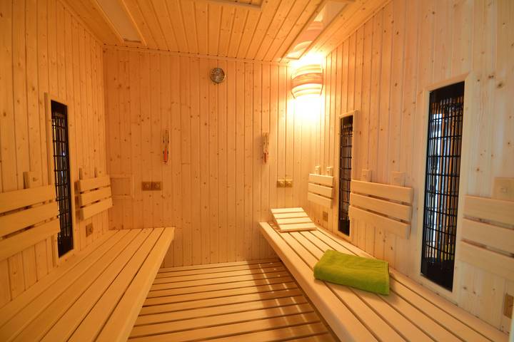 Ferienhaus für 9 Personen, mit Balkon und Terrasse sowie Garten und Sauna am Schweriner See - 4