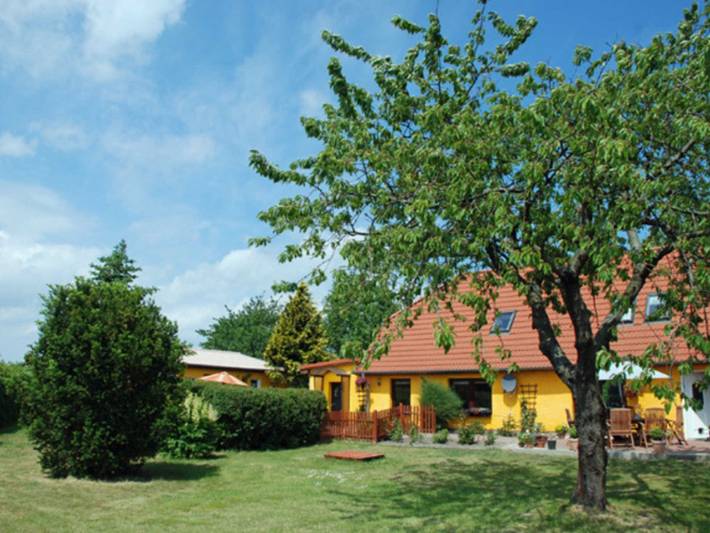 Ferienwohnung für 6 Personen, mit Balkon und Garten in Thesenvitz