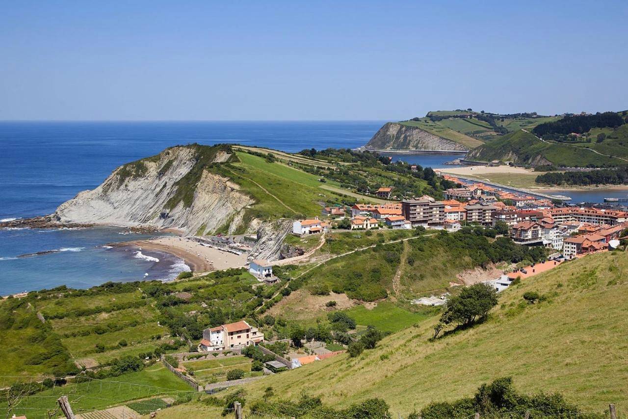Hotel Flysch in Itzurun hondartza (Zumaia), Zumaia