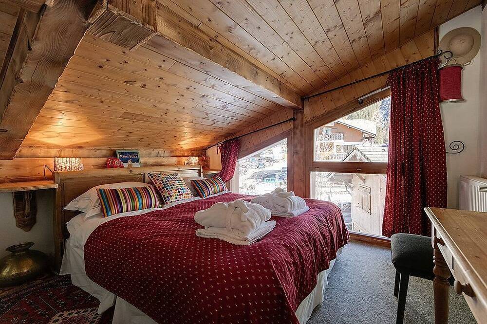 Au Coin du Feu (17 chambres) réservé par la chambre (tarifs sont par personne) in Morzine, Les Portes du Soleil